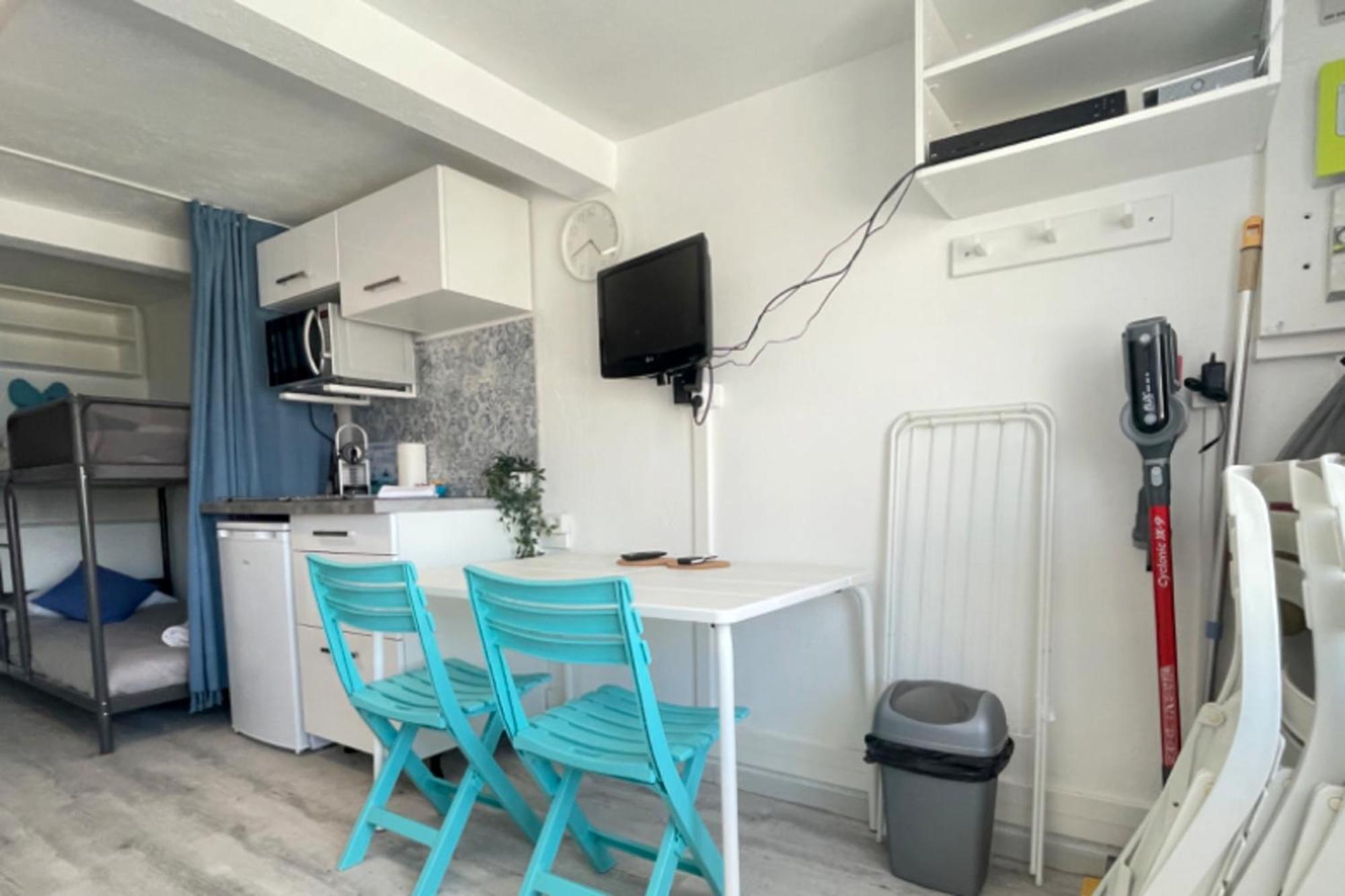Le Vrai Cabanon De La Pointe Rouge Marseille